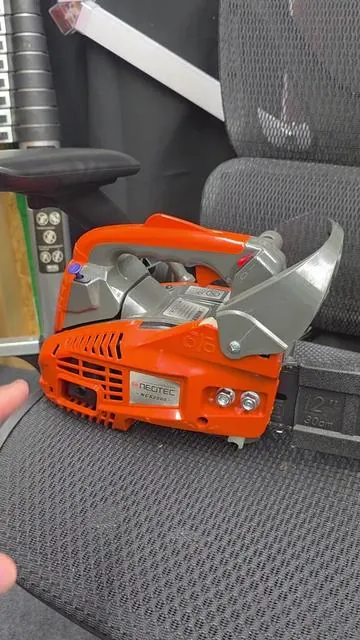 This compact gas chainsaw is perfect for trimming limbs, cutting firewood, and handling quick tree work without dragging out a full-size saw. The lightweight design makes it easy to control, the two-stroke engine delivers solid cutting power, and the easy-start setup gets you working fast. Great for property owners, farm work, and cleanup jobs where portability and power both matter. #TikTokShopHolidayHaul #TikTokShopCreatorPicks #TikTokShopJumpstartSale #gasschainsaw #treecutting @Neotec_us 
