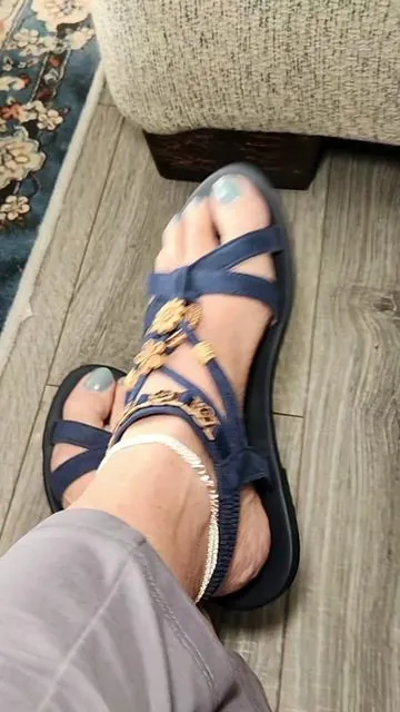 #tiktokshopfinds #tiktokshop #flatsandals #sandals #strapsandals 