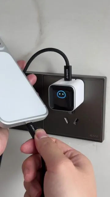 The anker smart display charger is not only compact, but charges up to 45W and knowns what iPhone or device it is connected to.#anker #phonecharger #techtok #smartcharger #charger 