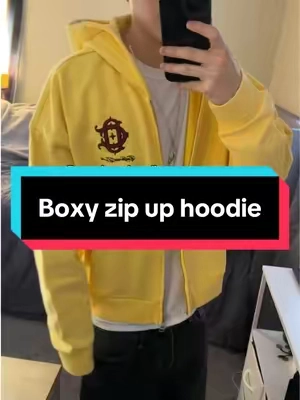 Clean design on this heavyweight zip up hoodie #hoodies #zipuphoodie #oversizedhoodie #streetwear #StreetFashion 