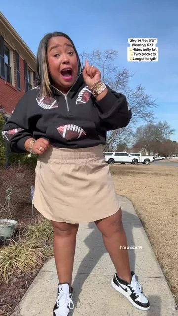 This skort is a wardrobe staple!  It goes with anything and also hides my big belly!  Love the longer length, too!  #midsizepetite #midsizefashion #petitestyle #skort #pinsparkskort @Pinspark Shop 