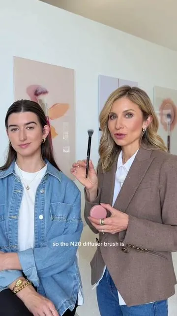 For today’s TikTok masterclass— @Lisajmakeup is showing us how to use the N20 brush (that's NOW available as a brush single 🖤) Use the N20 for cream, liquid, & powder blushes for a beautifully diffused finish! 