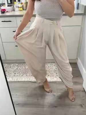 chic flowy curvy pleated baggy trouser pants #flowypants #baggypants #balloonpants #chic #pleatedpants