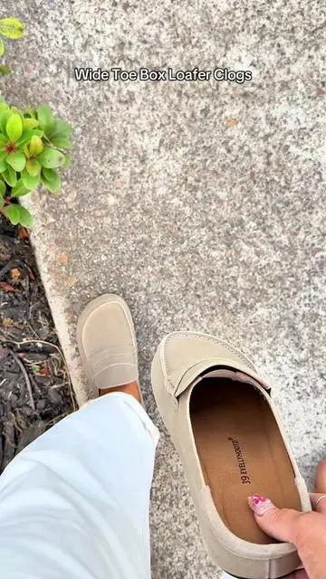 These genuine suede loafer clogs are sooo insanely comfy and cute! #loafers #loaferclogs #genuinesuedeclogs #womensclogs #tiktokshopcreatorpicks @EVELLYHOOTD US 