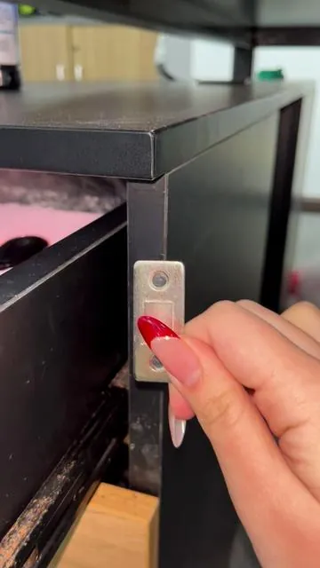 It's time to solve the annoying gap in your cabinet drawer🥰🥰🫢#gaps #drawer #cabinet #magnetic #househacks
