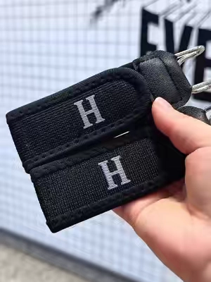 Say goodbye to the heavy belt buckle! This buckle-free elastic belt keeps your pants secure and comfortable, with a clean and invisible look. Perfect for daily use or outdoor activities! #TikTokShopHolidayHaul #TikTokShopCyberMonday #belt #BuckleFreeBelt #TikTokShopJumpstartSale 