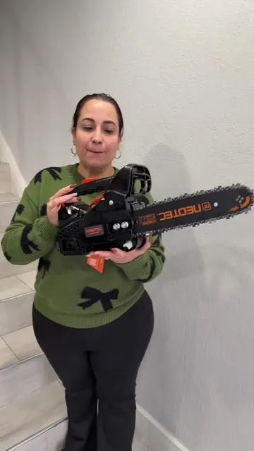 Una motosierra para que la familia resuelva su problema energético, te la voy a estar dejando anclada en el carrito naranja por si deseas la tuya #chainsaw #motosierra #carbon #cuba#TikTokShopCreatorPicks 