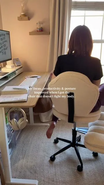 Finally a chair for the ADHDers who’ve been told ‘sit still’ their entire lives. #adhdchair #adhdlifehack #crosslegchair #adhdproductivity #ergonomicdeskchair 