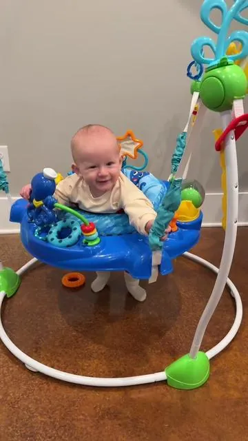 This baby is gonna have calves of steel 💪🏽 #baby #babybouncer #activitycenter #babyeinstein 