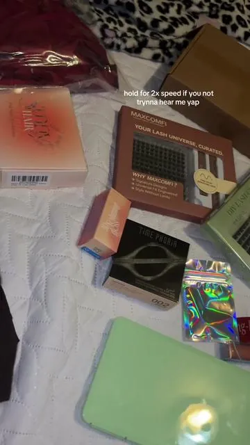 mini tiktok shop haul 🫦 hold down to speed it up ! thinking of doing a giveaway soon! #samplehaul #samplehaul #samples #haul #tiktokaffiliate 