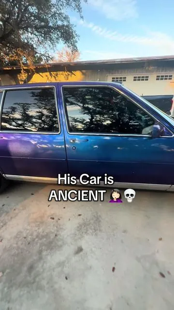 works on ANY older car! #carplay #carplayscreen #applecarplay #tiktokshop #fypシ 