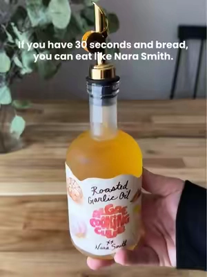 Deep, roasted garlic flavor without the prep or mess! The easiest way to turn pastas, veggies, proteins & bread into gourmet dishes!  #n#narasmitha#algaecookingcluba#algaecookingoilg#garlicbread
