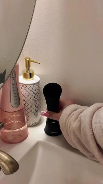 No but actually this is my new routine like why haven’t I got this sooner? 🫧🛁 #cleansingbrush #faceroutine 