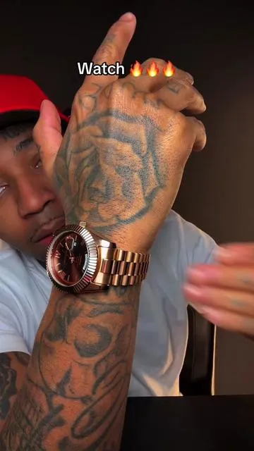 The watch color is so clean 🔥🔥🔥