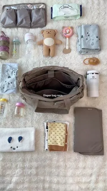 A diaper bag that actually keeps me organized and still looks good🤎✨#diaperbag #momtok #momlife #stayathomemom #totebag 