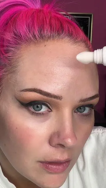 A fine line filler!? Sign me up! #makeup #finelines #matureskin #finelinefiller #makeuptok 