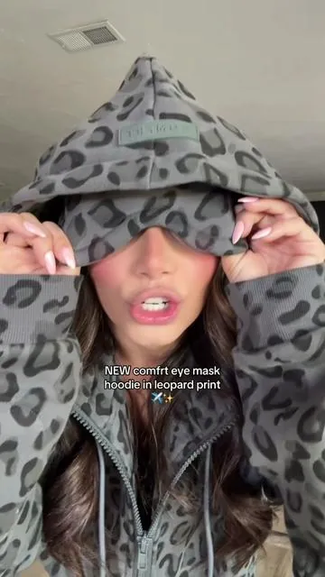 the leopard print?! 😍✨  @Comfrt #comfrt #travel #travelessentials #tiktokshopcreatorpicks #airportoutfit 