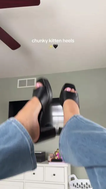 Chunky heels for the summer ✨✨ #chunkyheels #chunkysandals #blackheels 