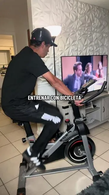 No se trata de entrenar perfecto. Se trata de entrenar constante. Y esta bici te lo pone fácil. #bicicleta #static #bike #ejercicio #ejerciciosencasa 
