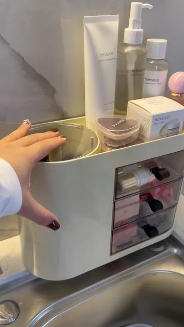 This makeup organizer with the “elevator”is really nice!#organization #makeuporganization 