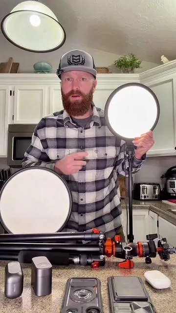 Don’t buy the wrong one! Good lighting goes a long way! Wellisi Ring Light #weilisi #weilisilight #lighting #contentcreators #ugccreator 