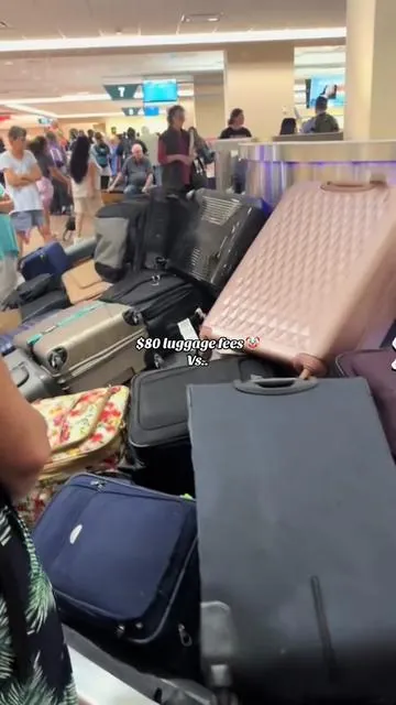 I fit 2 weeks worth of clothes in my carry on 🚗✈️🚄 #tiktokshophoildayhaul #bags #vacuumbag #travel #tiktokshopcybermonday 