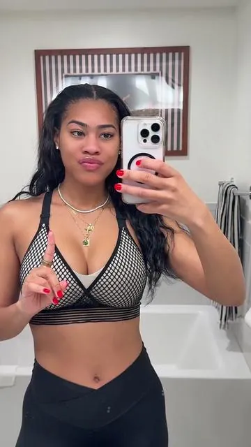 Yes I keep all my jewelry on during workouts 