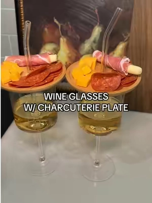 Vday, girls night, and summer picnics just got soooo much better 🍷👏🏼 #wineglass #charcuterie #picnic #ValentinesDay #girlsnight 