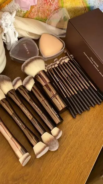 🤎 I gave in again!! 😭 Sorry, my money!! They definitely give high vibes and aesthetics!!!#makeupbrushes#makeupbrushset#beautytok#thatgirl#spotlightfinds 