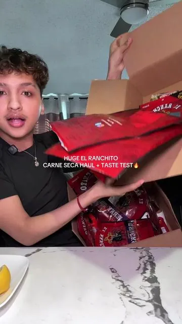 The best beef jerky🤤💣 @El Ranchito Jerky #fyp #carneseca #elranchito #vaniblanco #spicyfood 
