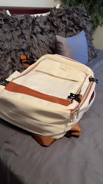 #TikTokMadeMeBuyIt #traveltok #carryonbag #travelessentials #traveltips 