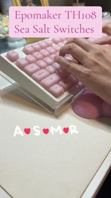 @Epomaker Keyboard is definitely one of my favorite brand of keyboards! 😍 The sound of the sea salt silent switches are music to my ears!!! #epomaker #keyboard #asmr #office #desksetup 