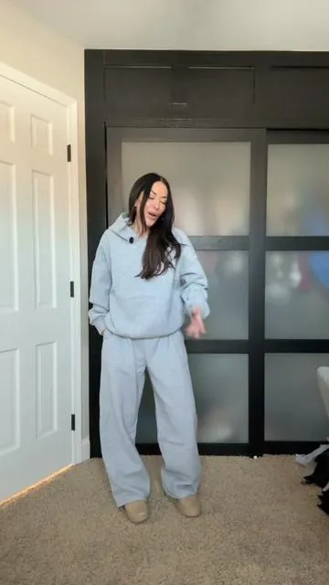 Wow! Wow! This wide/straight leg sweatpant and hoodie set is incredible. Soft. Comfy. Not heavy or weighted at all. The hood doesn’t choke you. And comes in so many gorgeous colors! Going back for more! 