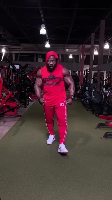 Ayo listen up 😤💪🏾 New year, new muscle. Coach said I gotta put on MORE pounds for the New York Pro — so I moved like a champ. I grabbed that MuscleMeds CARNIVOR MASS — MAD BIG, STEEL STRONG 🥩🔥 ✅ 50G Beef Protein Isolate ✅ 1250 Muscle-Building Calories ✅ 255G Carbohydrates ✅ Sugar-Free ✅ Lactose-Free Milk is for babies — beef builds muscle. Carnivor Nation, ride out. www.MuscleMedsRX.com