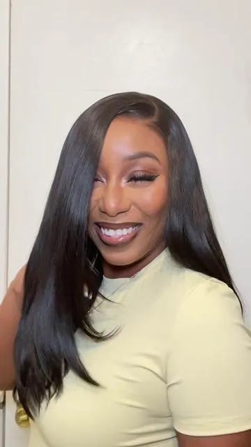 I love me a good ole synthetic wig 😍😍 Hair : @uahair  #syntheticwig #uahair #gluelesswiginstall #layeredhair #wigtok