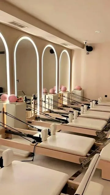 My Pilates era 🎀🩰  Celebrating @Sara Simone ☆ 100k 🥂 #pilates #pilatesworkout #twopieceset #flypシ #blackgirlmagic 