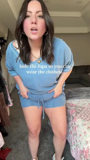 The best curvy girl hack when it comes to clothes is a good pair of tummy control undies 💁🏻‍♀️ #womensunderwear #midsizefashion #tummycontrol #shapewear #wardrobeessential @Leonisa USA 