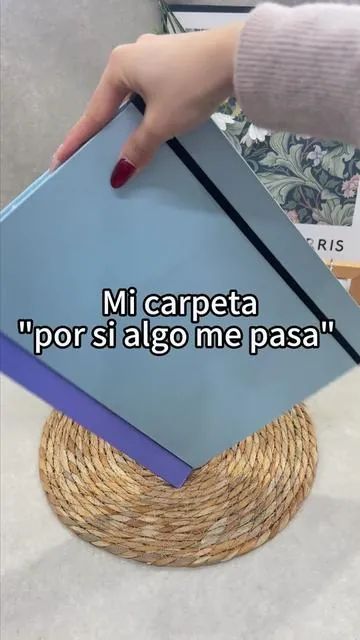 Mi carpeta “Por si me muero” mantiene todos los documentos importantes organizados, fáciles de guardar y de encontrar. ❤️#organized #estateplanning #homemanagement #organizedhome#UnboxYourYear 