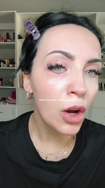 Laura Mercier Tinted Blur Balm foundation is lightweight, it’s airy, and it looks and feels like skin! 12/10 for a natural finish @Laura Mercier #lauramercier #tintedblurbalm #TikTokShopLoveAtFirstFind #tiktokshopcosmetics #naturalmakeuplook 