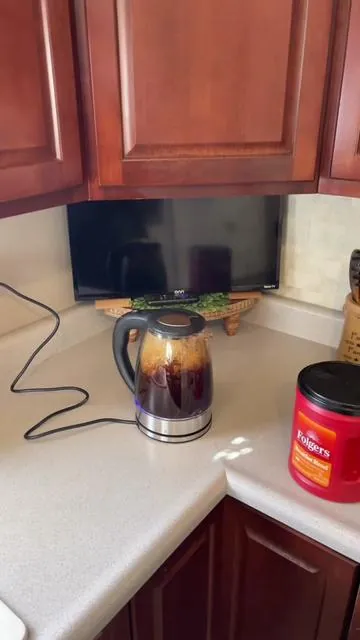 Tea kettle #teakettle  #coffeeloversoftiktok  #ilovecoffee #morningcoffeevibes 