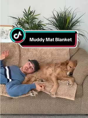 this blanket by Muddy Mat protects your furniture from your dogs! ❤️

#dogblanket #tiktokshopcreatorpicks #dogparents #waterproofblanket #sofaprotector 