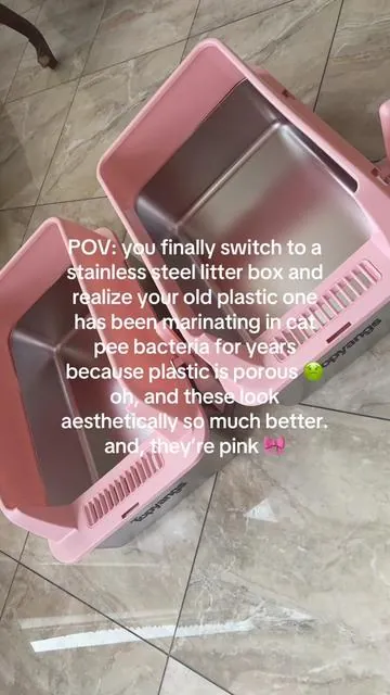 plastic litter boxes trap odor in microscopic scratches, so no matter how much you scrub… it’s still a pee sponge 🧽🤮 ammonia from cat urine literally bonds to plastic, which is why your house still smells even after “deep cleaning” 😬 make the switch today for the health of your cat and your home!!! and YOU!! 💕 @Topyangs Pet Shop  #pink #cats #litterbox #stainlesssteellitterbox #catsoftiktok 