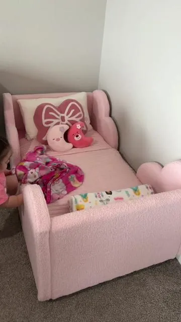 She loves her bed🤭💕#toddlerbed #girlmom #momsoftiktok #pinkbed 