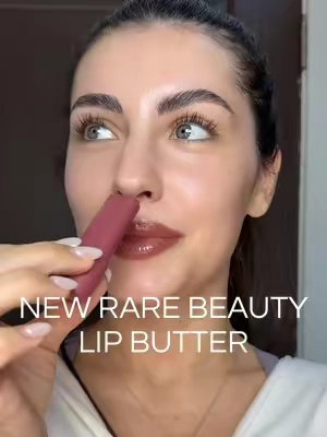 Selena!!! Ok queen🤏🏼🤏🏼🤏🏼 @Rare Beauty #RareBeauty #SelenaGomez #LipButter #LipTint #TikTokShopCreatorPicks 