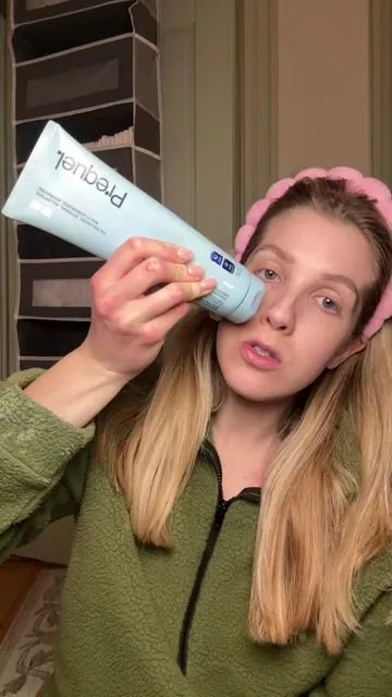 I love the regular barrier therapy so much and this rich one is just next level for my dry skin #barrierrepair #mousterizer #lotion #eczema #dryskin 