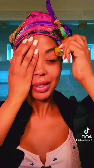 Here’s how I get rid of puffy face.    #lymphaticdrainage #lymphaticdrainagemassage massage #