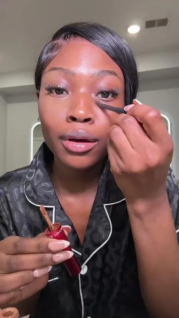 TIRTIR Glide & Hide concealer for smooth, lightweight coverage. @TIRTIR Inc.   #FlawlessBase #concealer #TIRTIR #BlurredSkin #kbeauty