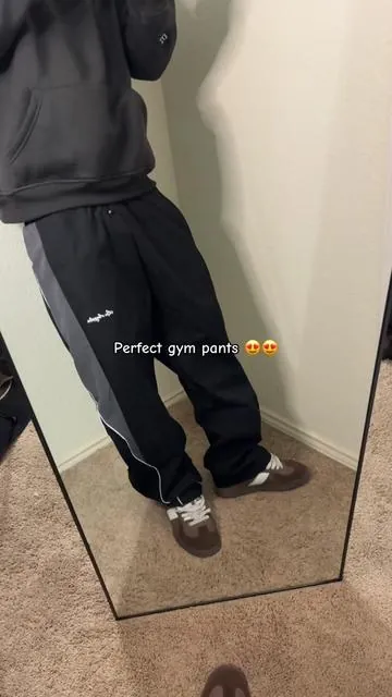 Pants so fye!! #fashiontiktok #fittok #sportspants #pants #streetwear 