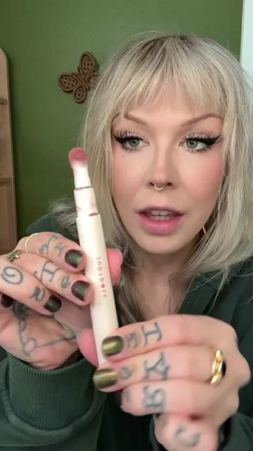 This formula is insane 🧸✨ @Judydoll_official  #hydratinglip #mattelip #mattelipstick #lipstickswatch #lipsticktutorial 