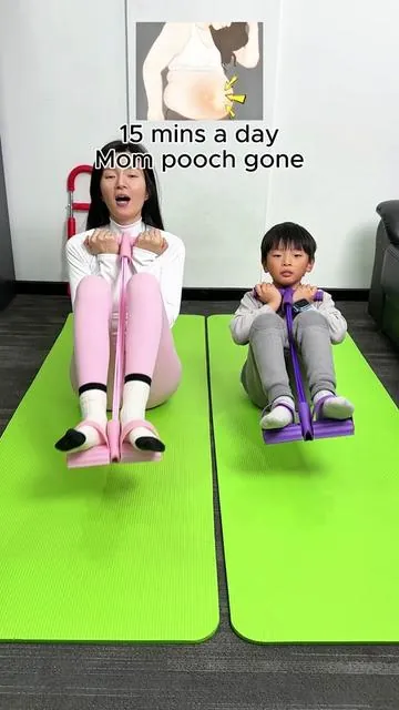 Strong Moms Raise Strong Girls Home workouts. Real consistency. Real confidence.🏠🔥👇🏻#ResistanceBands #HomeWorkout #FullBodyWorkout #NoEquipmentWorkout #tiktokshopstockup 